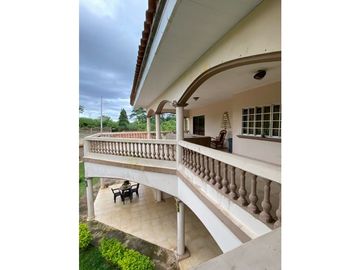 Se Vende amplia casa con piscina en LA CHORRERA , rea Oeste