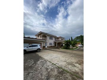 Se Vende amplia casa con piscina en LA CHORRERA , rea Oeste