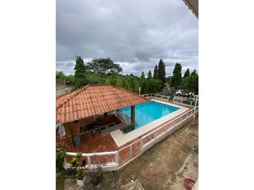 Se Vende amplia casa con piscina en LA CHORRERA , rea Oeste