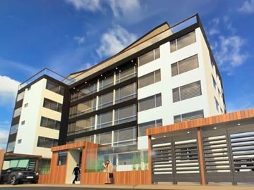 VENTA LINDA  SUITE CON PATIO PRIVADO EN EDIFICIO DE LUJO (SECTOR GRANDA CENTENO)