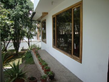 VENDO RESIDENCIA CUMBAYA SECTOR UNIVERSIDAD SAN FRANCISCO EL PASEO