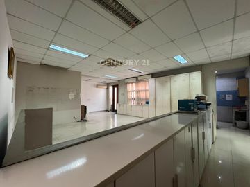 Disewa Komersial Office Space Di Pinggir Jalan Raya Utama Sisinga