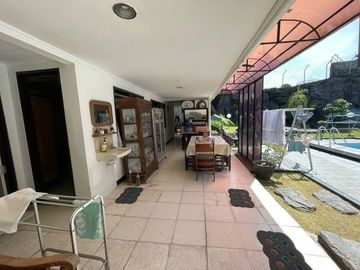 Rumah Terawat Ada Pool Selangkah ke Raya Mayjen Sungkon