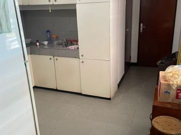 Rumah Terawat Ada Pool Selangkah ke Raya Mayjen Sungkon