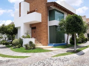 VENTA CASA EN CLÚSTER CON RECÁMARA EN PB LOMAS DE ANGELÓPOLIS PUEBLA CAS 3704 PUE/PC