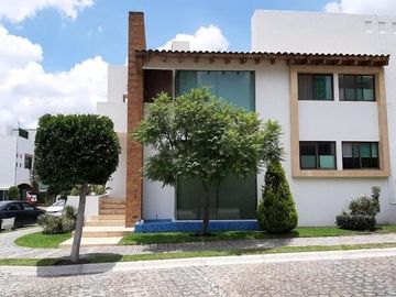 VENTA CASA EN CLÚSTER CON RECÁMARA EN PB LOMAS DE ANGELÓPOLIS PUEBLA CAS 3704 PUE/PC