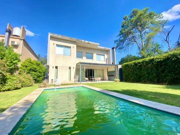 Casa en venta en Parque Leloir