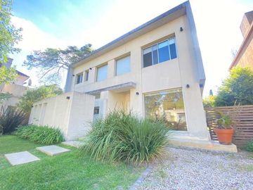 Casa en venta en Parque Leloir