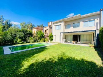 Casa en venta en Parque Leloir