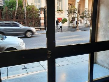 Av. Alvear al 1600 - Recoleta // VENTA con renta: 3 ambientes con dependencia