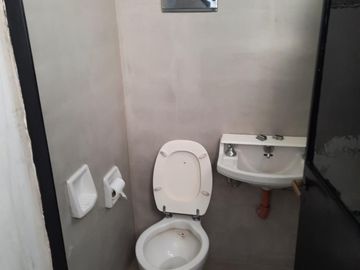 Av. Alvear al 1600 - Recoleta // VENTA con renta: 3 ambientes con dependencia
