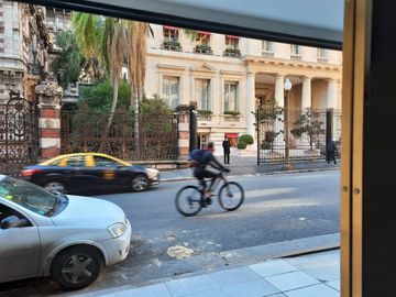 Av. Alvear al 1600 - Recoleta // VENTA con renta: 3 ambientes con dependencia