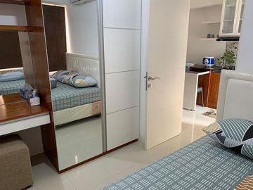 JUAL Apartemen Bassura City 2BR Furnish Flamboyan 550 juta CASH