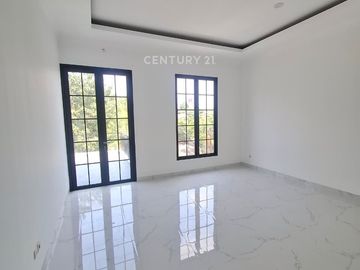 Rumah Hook Siap Huni Harga Menarik Bebas Banjir Dekat Bintaro