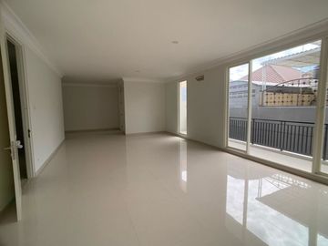 *Dijual Rumah VILLA BUKIT REGENCY 3 , Pakuwon Indah Surabaya Barat