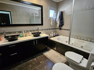 Casa en venta 4 amb en Parque Leloir