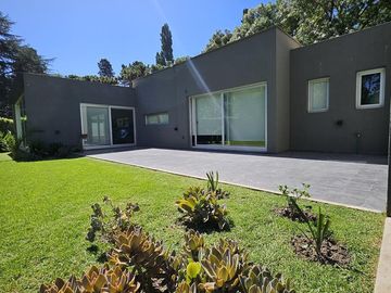 Casa en venta 4 amb en Parque Leloir