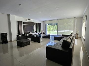 Casa en venta 4 amb en Parque Leloir