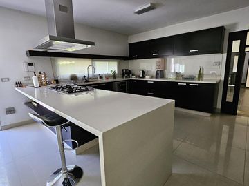 Casa en venta 4 amb en Parque Leloir