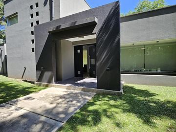 Casa en venta 4 amb en Parque Leloir