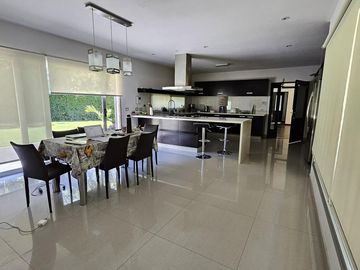 Casa en venta 4 amb en Parque Leloir