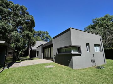 Casa en venta 4 amb en Parque Leloir
