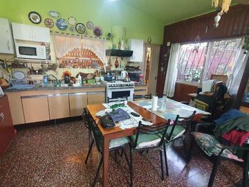 Casa con Departamento en venta en San Antonio de Padua Sur
