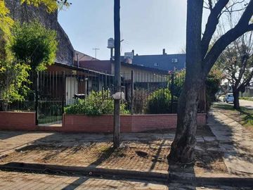 Casa con Departamento en venta en San Antonio de Padua Sur