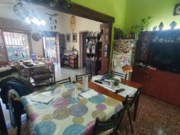 Casa con Departamento en venta en San Antonio de Padua Sur