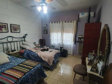 Casa con Departamento en venta en San Antonio de Padua Sur