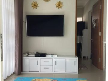 RUMAH SIAP HUNI 2 LANTAI FULL FURNISHED AKSES 4 MENIT KE TERMINAL JOMBOR