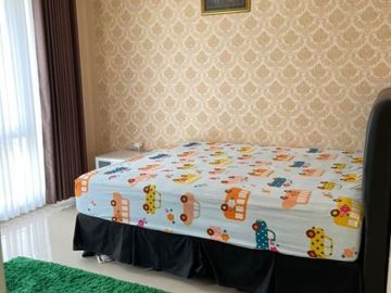 RUMAH SIAP HUNI 2 LANTAI FULL FURNISHED AKSES 4 MENIT KE TERMINAL JOMBOR