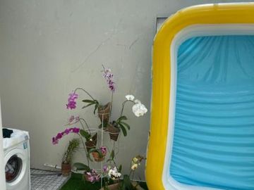 RUMAH SIAP HUNI 2 LANTAI FULL FURNISHED AKSES 4 MENIT KE TERMINAL JOMBOR