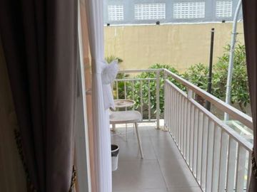 RUMAH SIAP HUNI 2 LANTAI FULL FURNISHED AKSES 4 MENIT KE TERMINAL JOMBOR