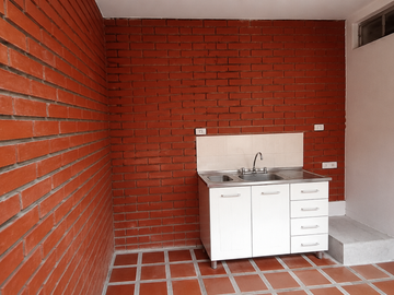 comercial (casa para comercio) en arriendo en urbanización la flora. Cod A127319