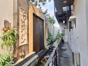 Gedung 5 Lantai Dengan Lokasi Premium Di Jl Raya Lebak Bulus