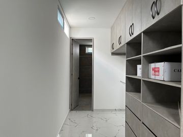 casa en venta en las mercedes. Cod V16243