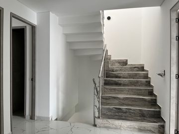 casa en venta en las mercedes. Cod V16243