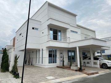casa en venta en las mercedes. Cod V16243