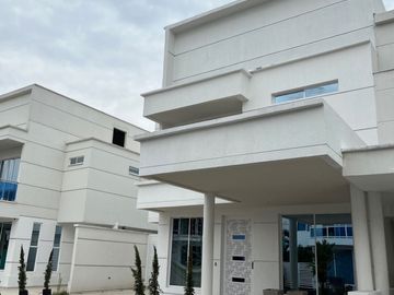 casa en venta en las mercedes. Cod V16243
