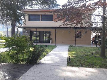 CASA QUINTA moderna pract. a estrenar 4780 m2 arbol. añosa 8 amb. novoa propiedades