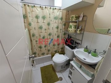 ¡Descubre tu próximo hogar en la Urbanización Villa del Norte, Chiclayo!

Este amplio departamento de 102.46 m² tiene todo lo que necesitas:

Sala