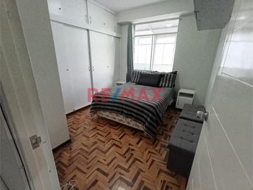 ¡Descubre tu próximo hogar en la Urbanización Villa del Norte, Chiclayo!

Este amplio departamento de 102.46 m² tiene todo lo que necesitas:

Sala