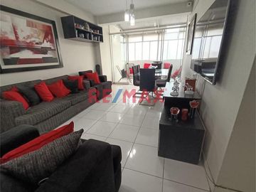 ¡Descubre tu próximo hogar en la Urbanización Villa del Norte, Chiclayo!

Este amplio departamento de 102.46 m² tiene todo lo que necesitas:

Sala