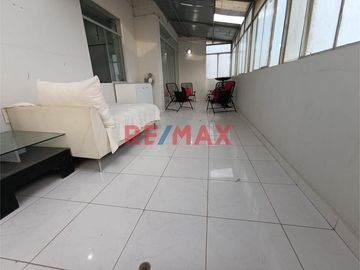 ¡Descubre tu próximo hogar en la Urbanización Villa del Norte, Chiclayo!

Este amplio departamento de 102.46 m² tiene todo lo que necesitas:

Sala