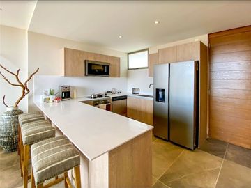 Apartamento a 6 minutos de la playa, alberca de adultos y familiar, residencial