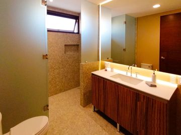 Apartamento a 6 minutos de la playa, alberca de adultos y familiar, residencial