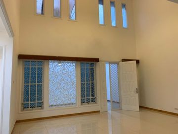 Disewakan Rumah 2 Lantai Villa Sentra Raya Citraland Surabaya