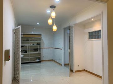 Disewakan Rumah 2 Lantai Villa Sentra Raya Citraland Surabaya
