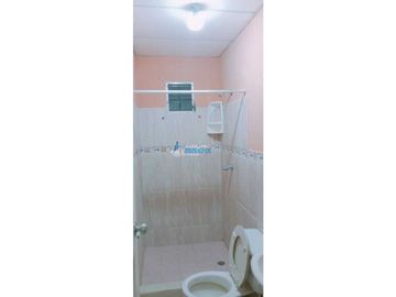 Se alquila acogedora casa en David, residencial céntrico y tranquilo